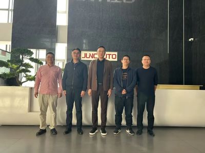 我校校友會(huì)會(huì)長(zhǎng)陳志宏帶隊(duì)赴廈門走訪校友企業(yè) 深化校企合作